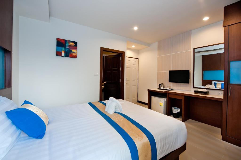 Blue Sky Patong Hotel Room photo
