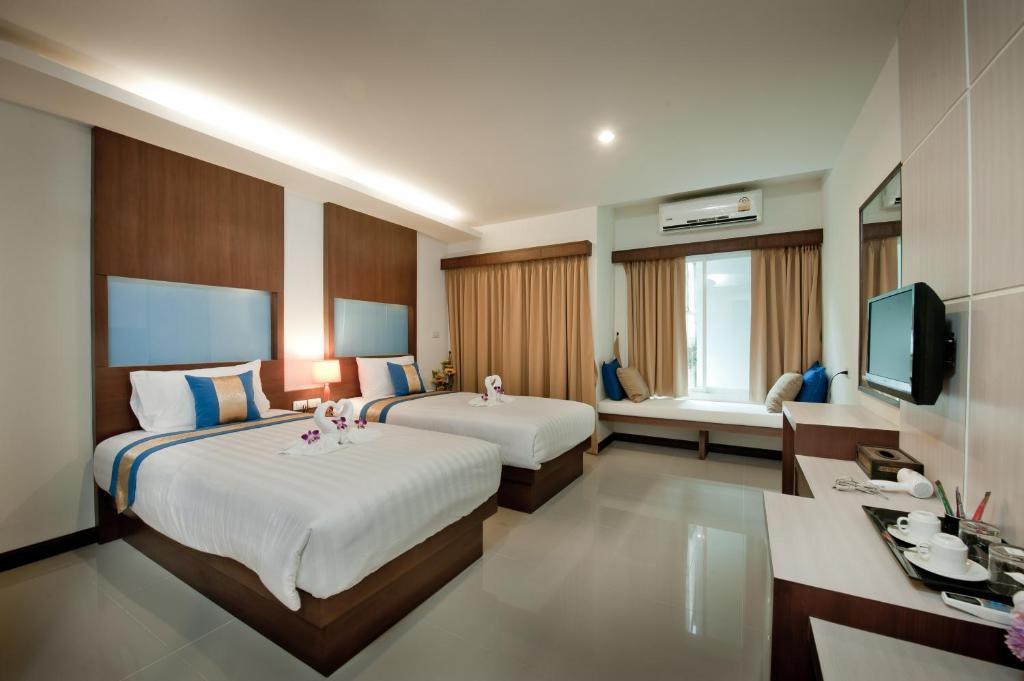 Blue Sky Patong Hotel Room photo