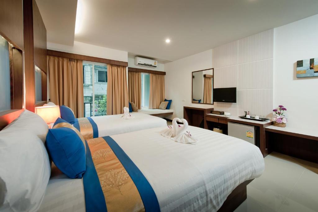 Blue Sky Patong Hotel Room photo