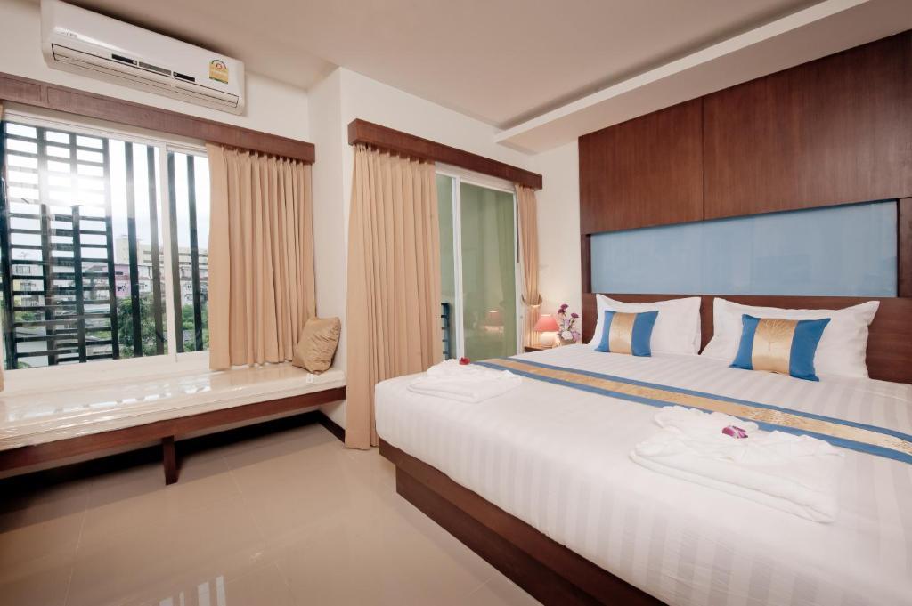 Blue Sky Patong Hotel Room photo